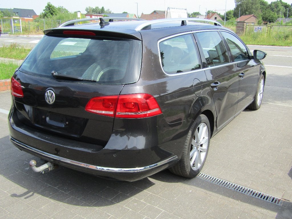 Vw passat 1.6 TDI, Voorwielaandrijving, https://public.car-pass.be/vhr/0e9a982b-4061-40a5-9bd0-4a7e00427c6a, Zwart, 4 cilinders