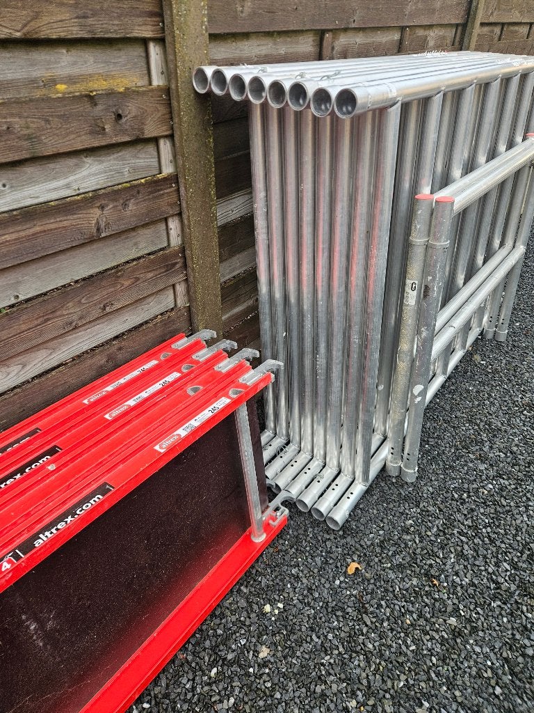 Stelling nieuwe staat topmerk Altrex werkhoogte 11 m. TOP!, Doe-het-zelf en Bouw, Ophalen, Zo goed als nieuw, Rolsteiger of Kamersteiger