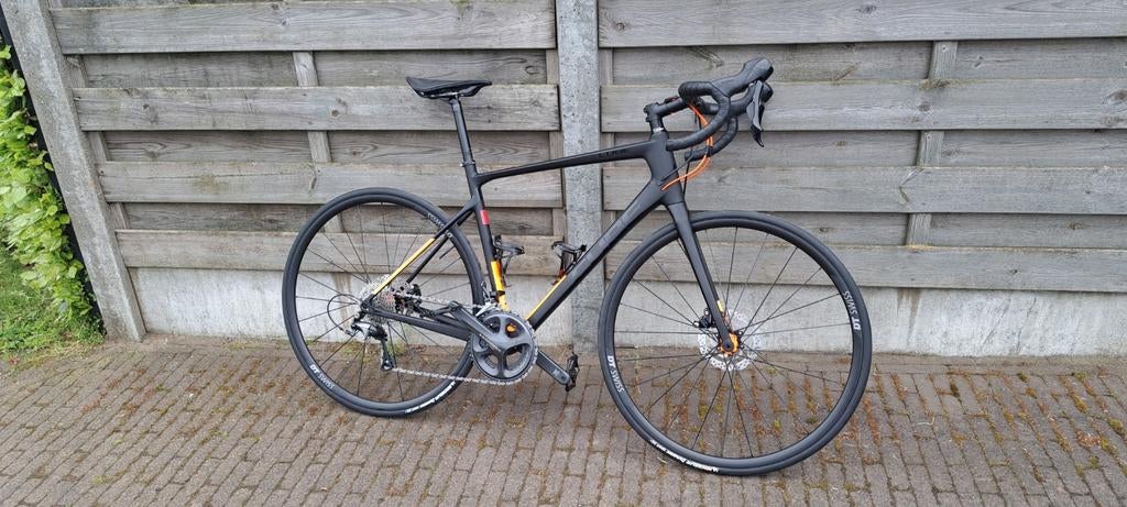 Cube attain carbon racefiets, Fietsen en Brommers, 28 inch, Zo goed als nieuw, Meer dan 20 versnellingen, Schijfrem