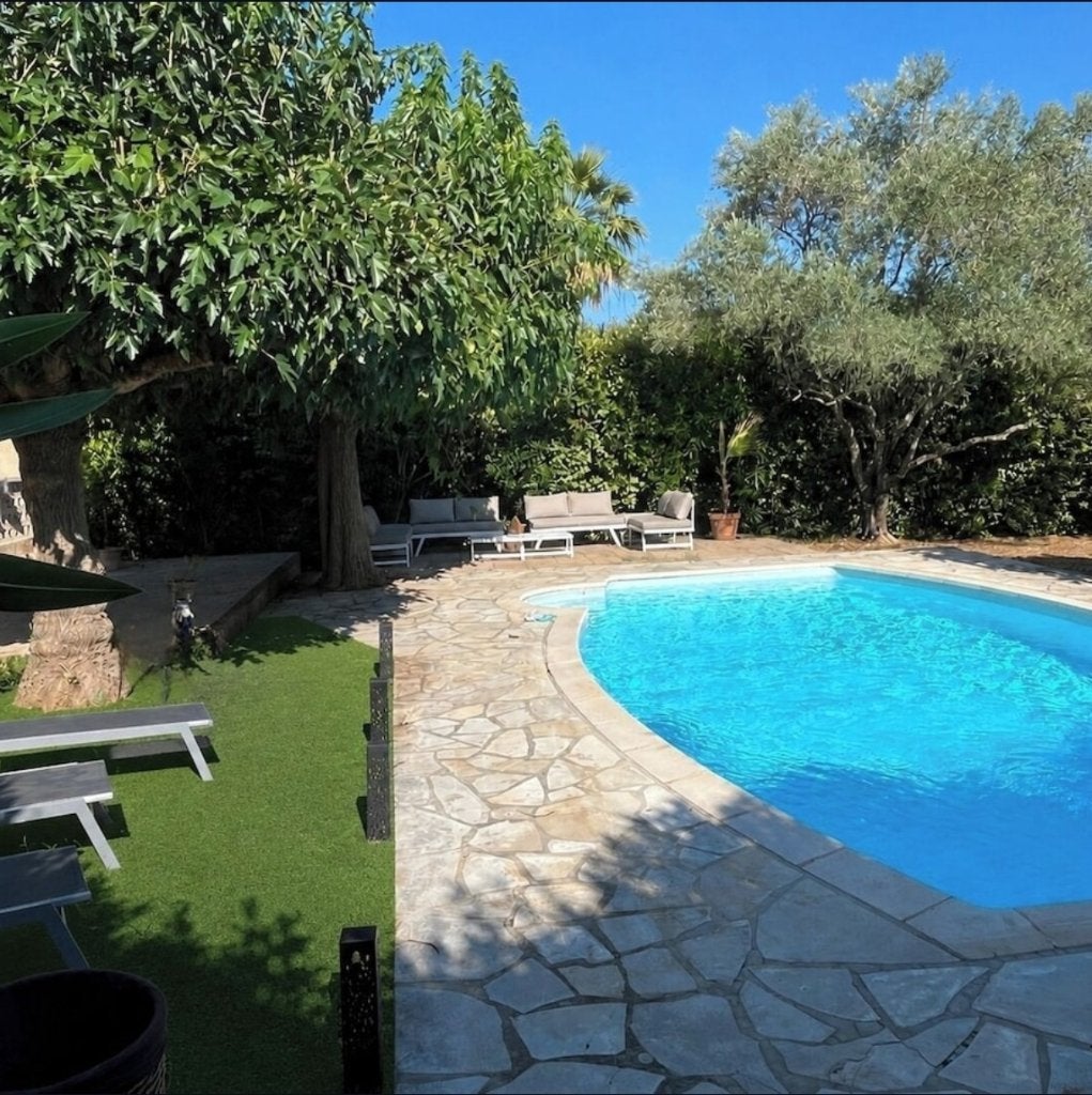 À louer :  Villa avec piscine privée ( Sud de la France), Propriétaire, Village, Maison de campagne ou Villa, 8 personnes