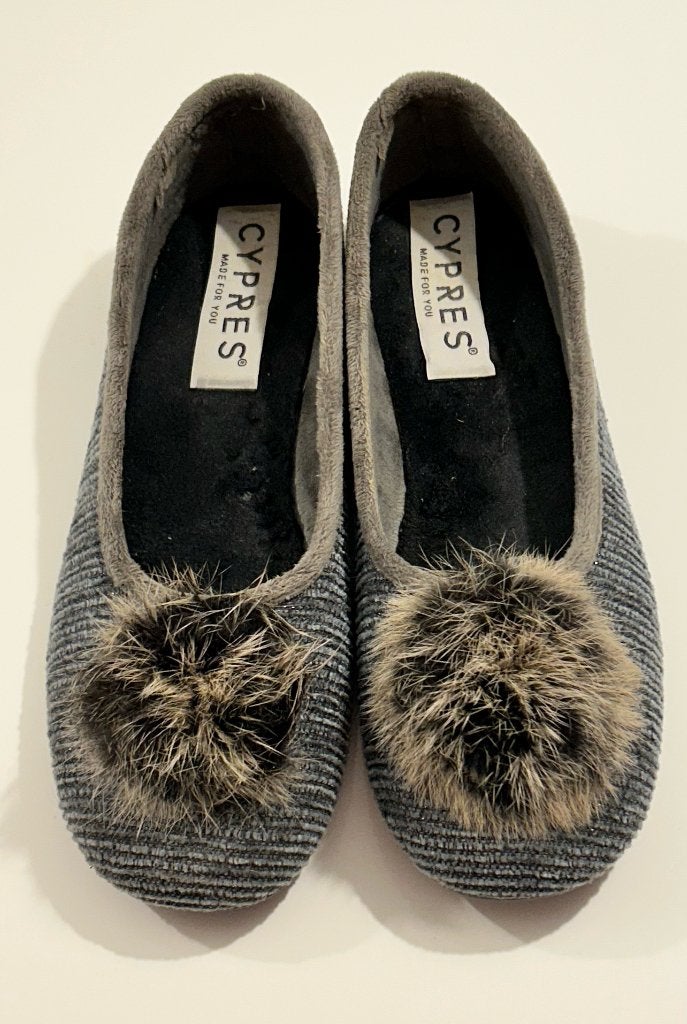 Cypres grijze sloffen met pompon (maat 40), Vêtements | Femmes, Gris, Enlèvement ou Envoi, Cypres, Comme neuf