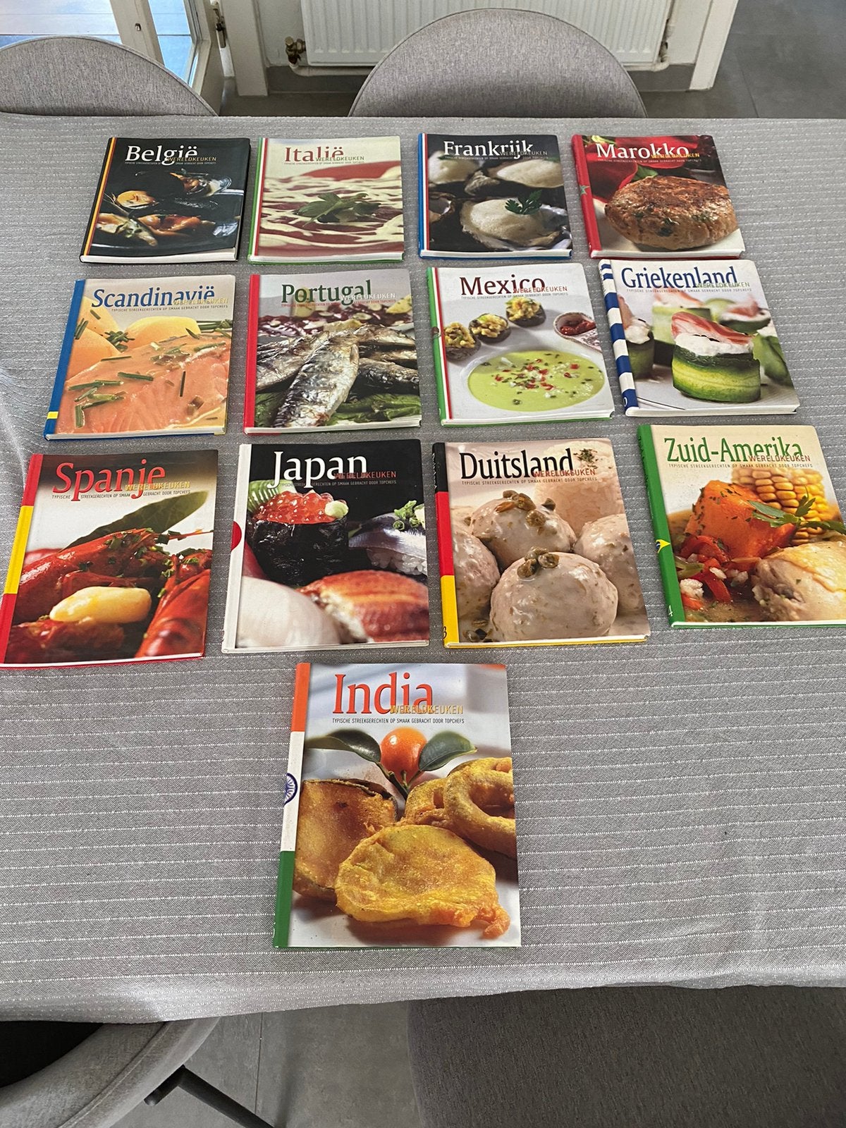 13 kookbroeken wereldkeuken, Boeken, Ophalen, Zo goed als nieuw