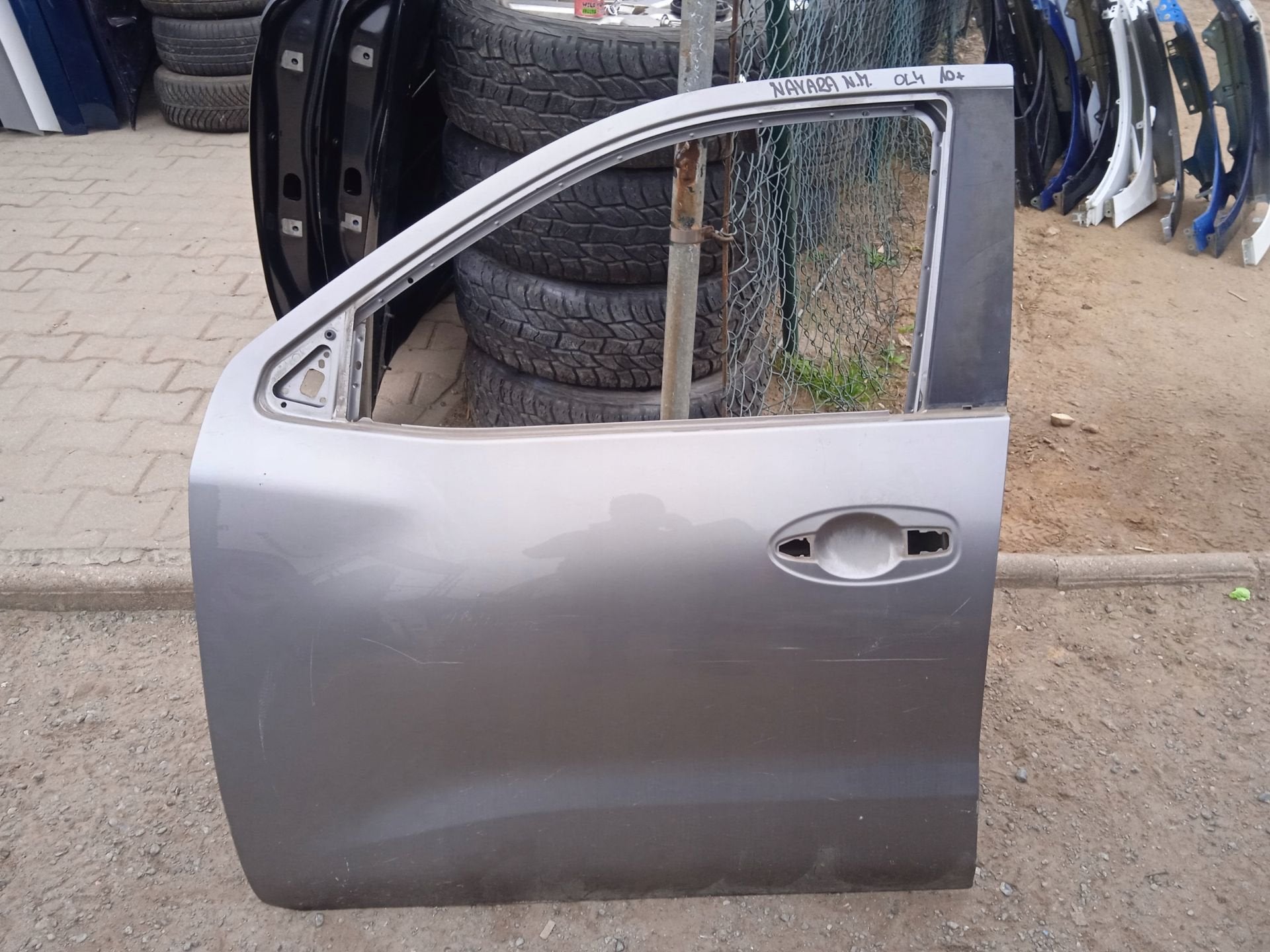 Nissan Navara D23 Portier Links 15, Nissan Motor Co., Ltd., Takashima 1-chome 1-1
220-8686  Yokohama, Utilisé, Porte