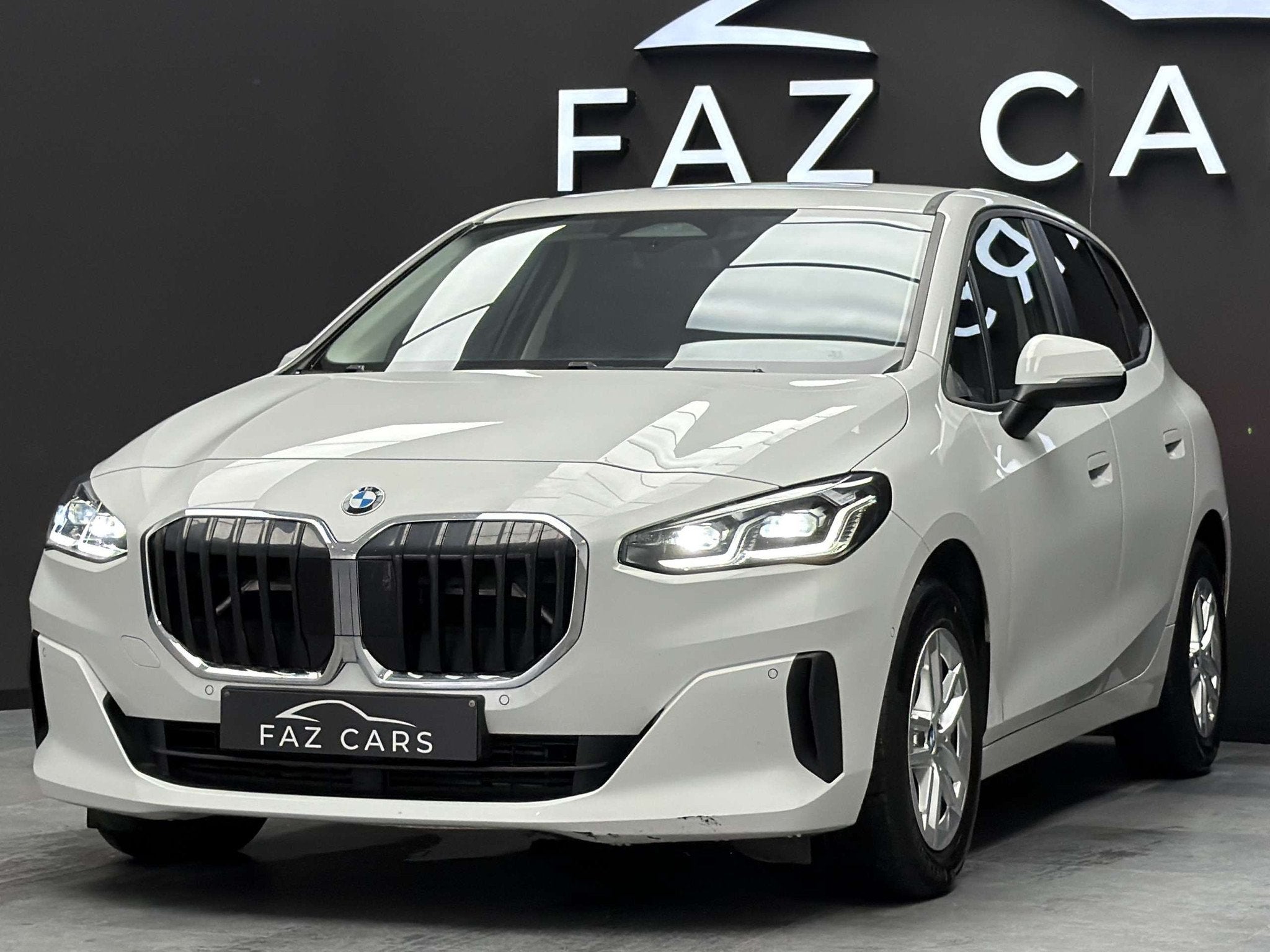 BMW 2 Serie 218 dA Active Tourer * 1ER PROP + CUIR + CAMÉRA, Auto's, 4 cilinders, Wit, Bedrijf, 5 deurs