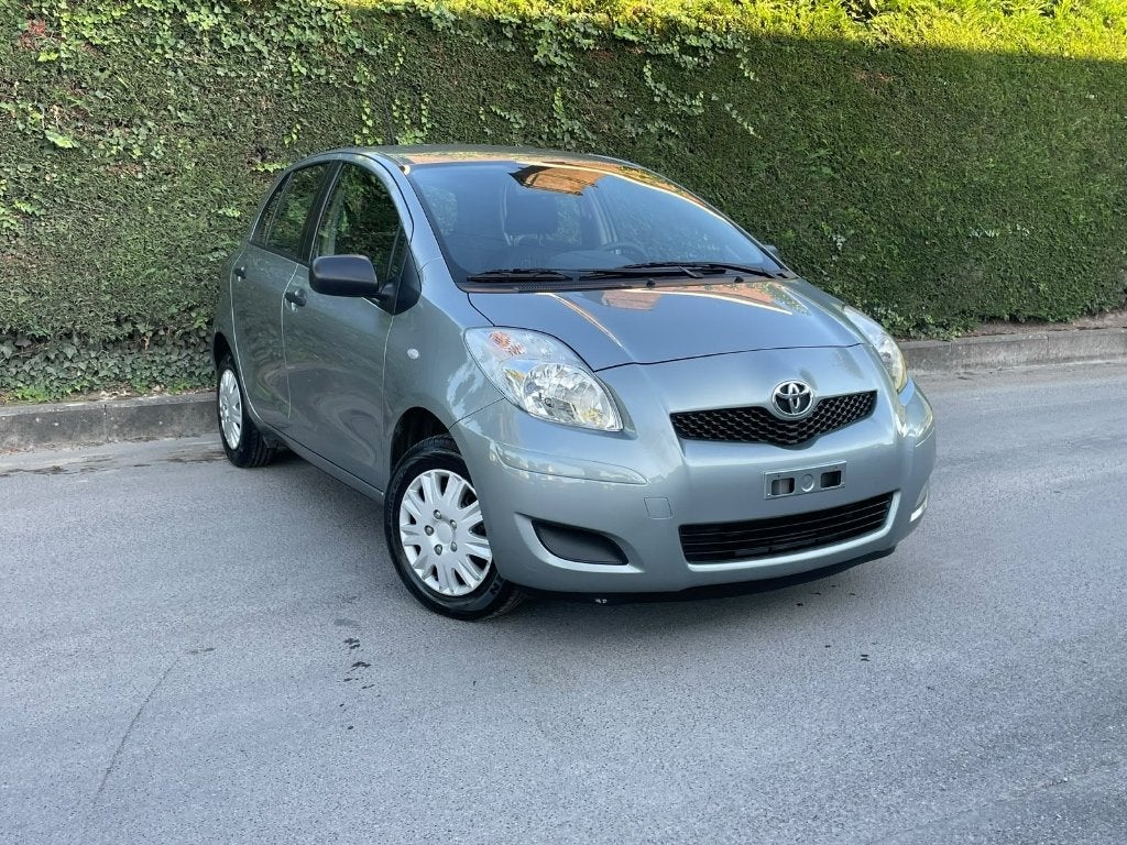 - Toyota Yaris - ⁠08/02/2010 - ⁠79000.km - ⁠1 L / Benzine, Auto's, Bedrijf, Handgeschakeld, Zilver of Grijs, Stadsauto