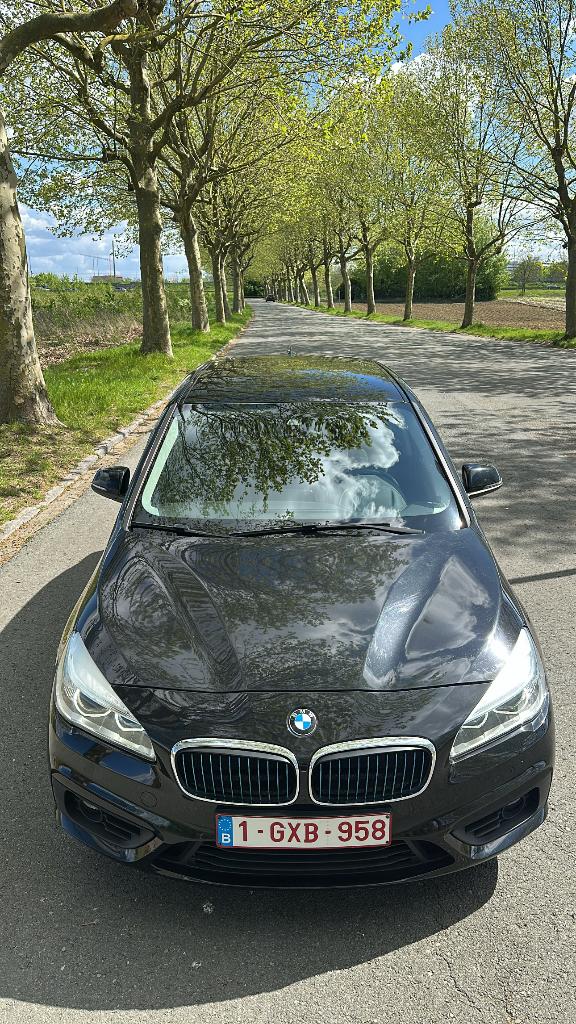BMW 218D 2016 zwart te koop., Auto's, Stof, Zwart, 2 Reeks Active Tourer, 5 deurs