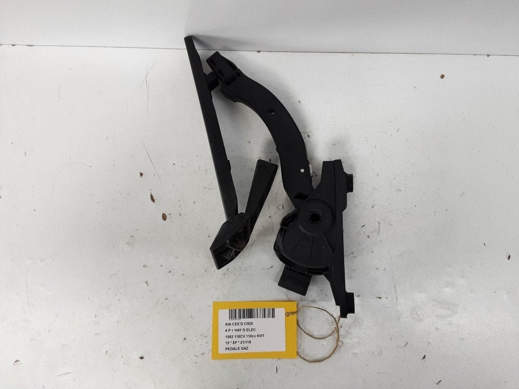 GASPEDAAL Kia Cee'd (JDB5) (01-2012/07-2018) (327003XXXX), Info@kia.de, Theodor-Heuss-Allee 11
60486  Frankfurt am Main, DE, Kia Deutschland GmbH