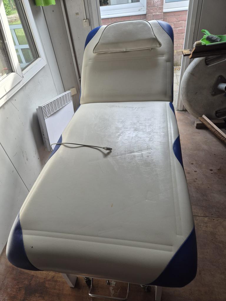 Verzorgingstafel / massagetafel salon en beauty, Ophalen, Gebruikt, Massagetafel