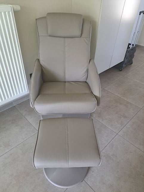 relaxzetel met een voetbankje, Huis en Inrichting, Ophalen of Verzenden, Zo goed als nieuw