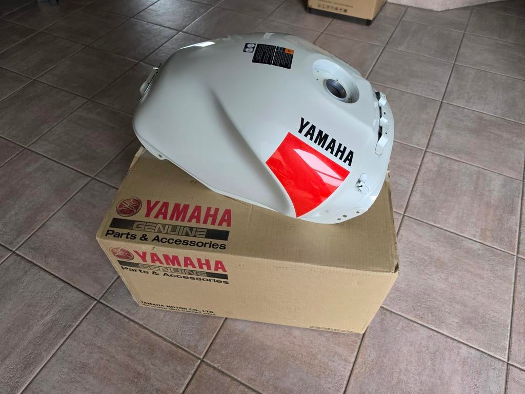 Yamaha XSR900 Brandstoftank (2024) – Legend White, Fietsen en Brommers, Ophalen of Verzenden, S