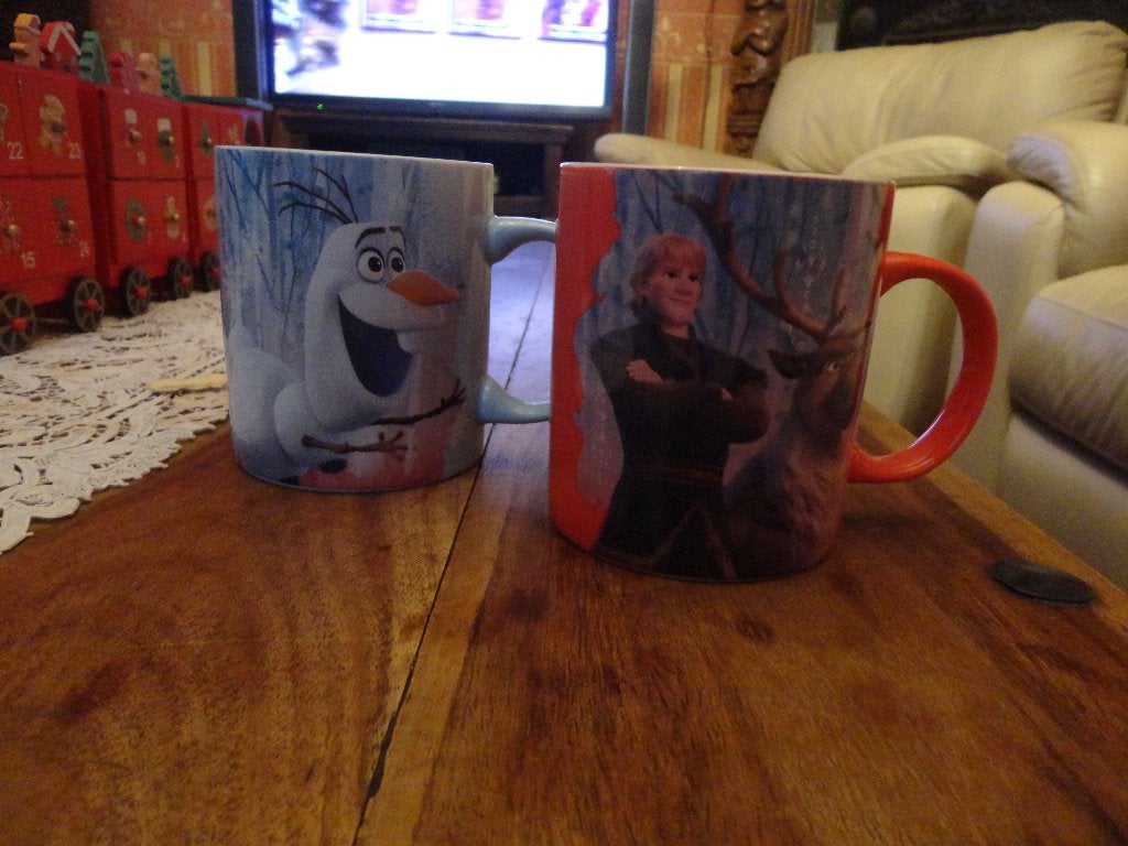 2 Grote tassen Frozen, Ophalen of Verzenden, Overige figuren, Nieuw, Servies