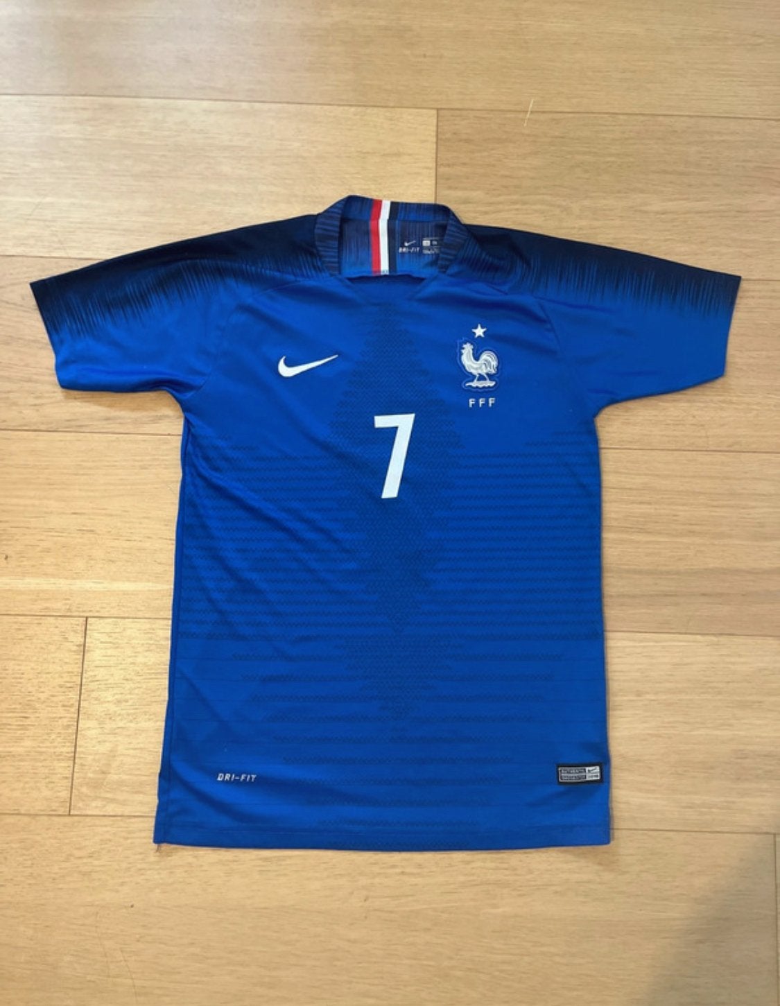 Kit maison France Antoine Griezmann — 2016-2017, Vêtements | Hommes, Football, Enlèvement ou Envoi, Comme neuf, Bleu