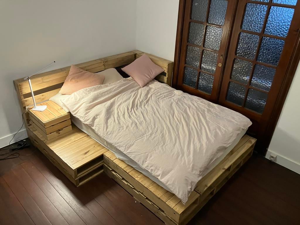 Bed van palettenhout, Huis en Inrichting, Ophalen, Bruin, 140 cm, Zo goed als nieuw