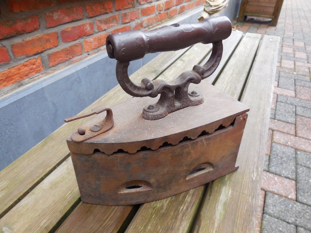 Strijkijzer met kolen, Antiek en Kunst, Ophalen