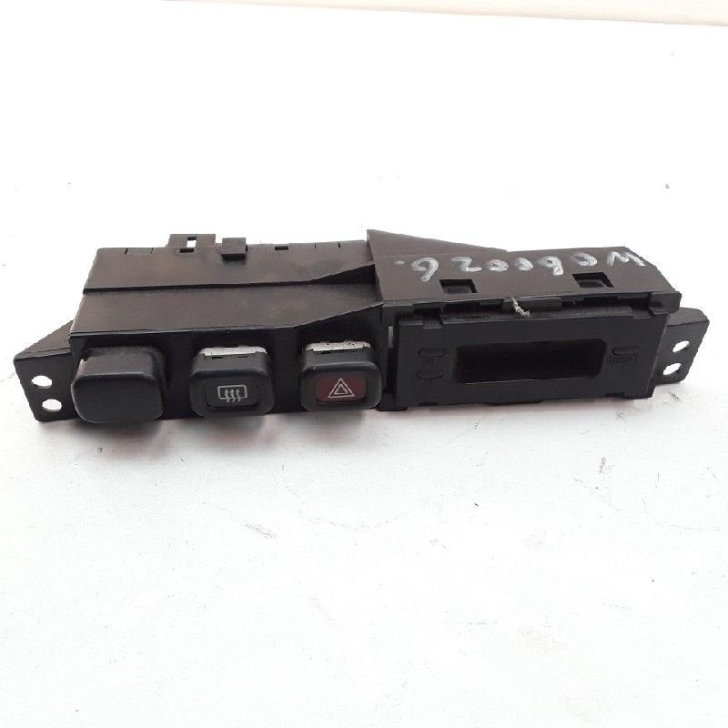 COMMUTATEUR DE FEUX DE DETRESSE Mazda 323 Fastbreak (BJ14), Autos : Pièces & Accessoires, Tableau de bord & Interrupteurs, Utilisé