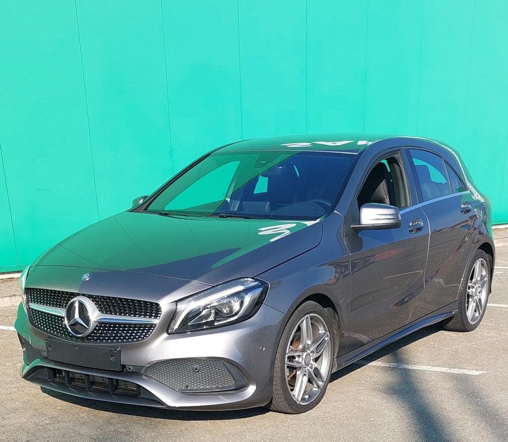 Mercedes A 180 Pack AMG (automatique), Autos, 122 kW, Achat, Entretenue par le concessionnaire, Noir