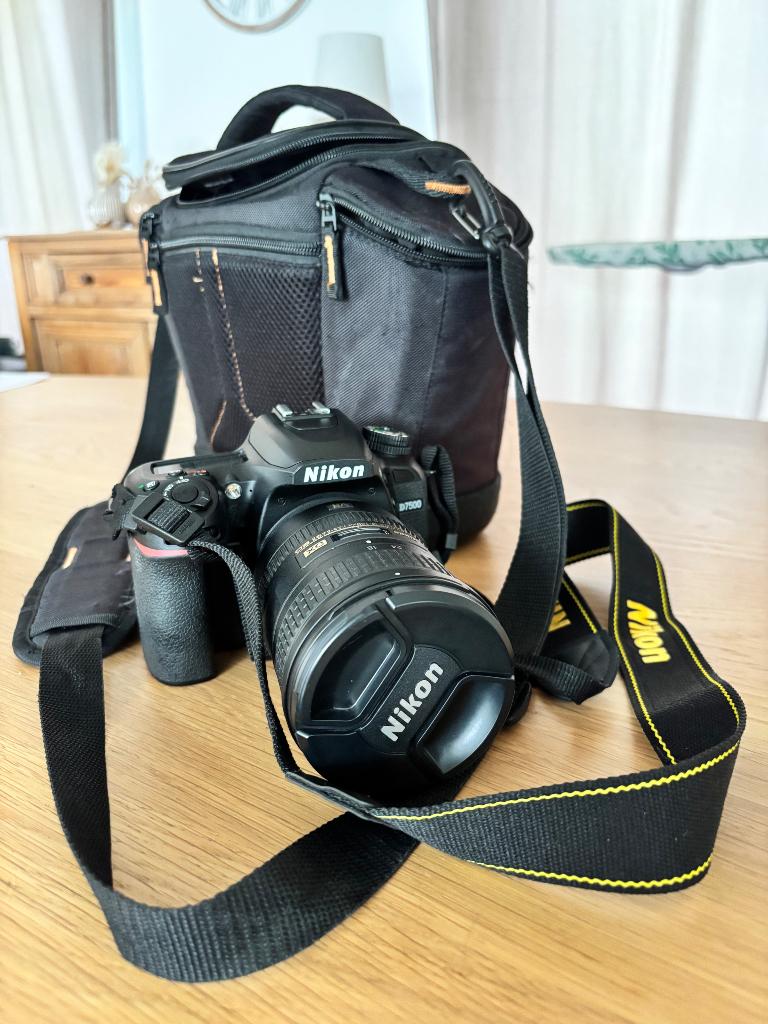 Nikon d7500 et objectif 18-200mm, Audio, Tv en Foto, Fotocamera's Digitaal, Ophalen, Zo goed als nieuw, Spiegelreflex, Nikon