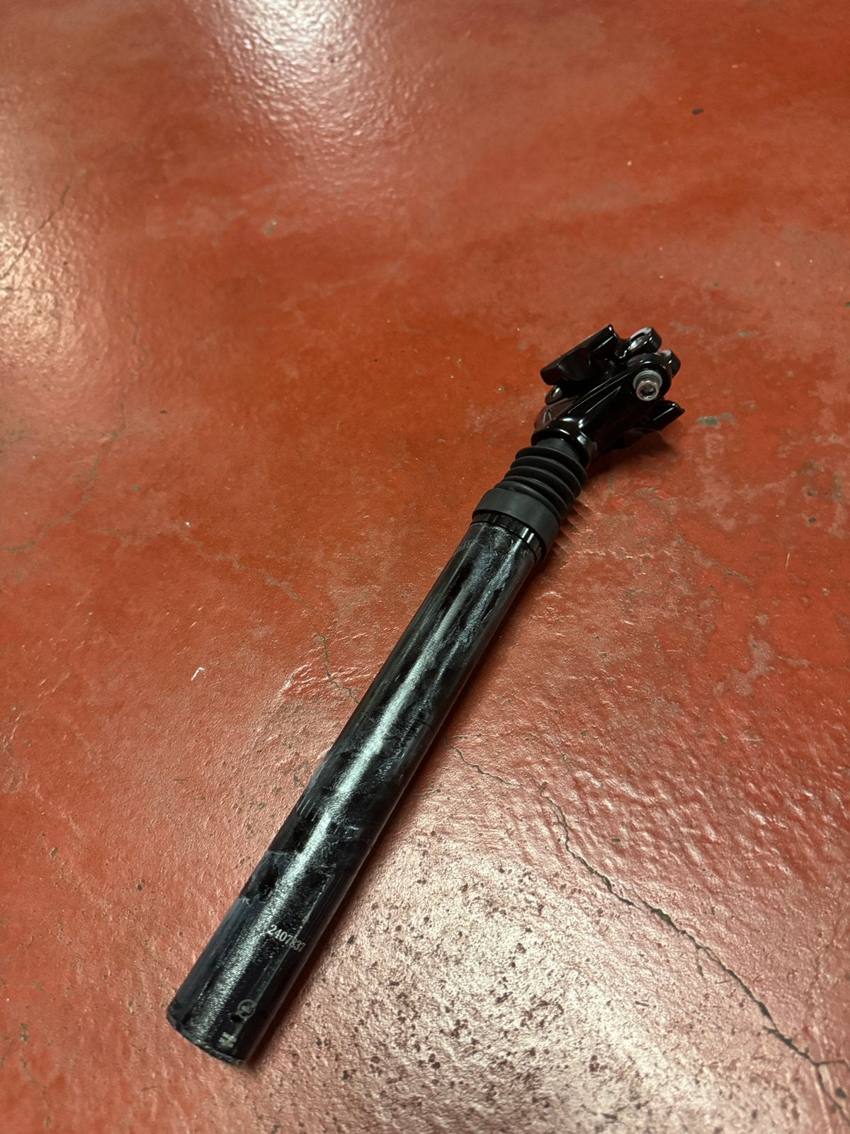 Tige de selle amortisseur, Enlèvement, Neuf, Siège avant