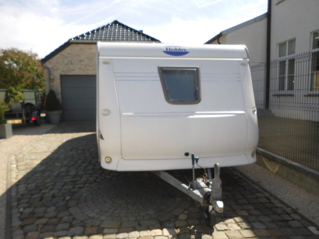 Caravane Hobby de luxe easy, Coin salon convertible, Jusqu'à 6, 5 à 6 mètres, Particulier