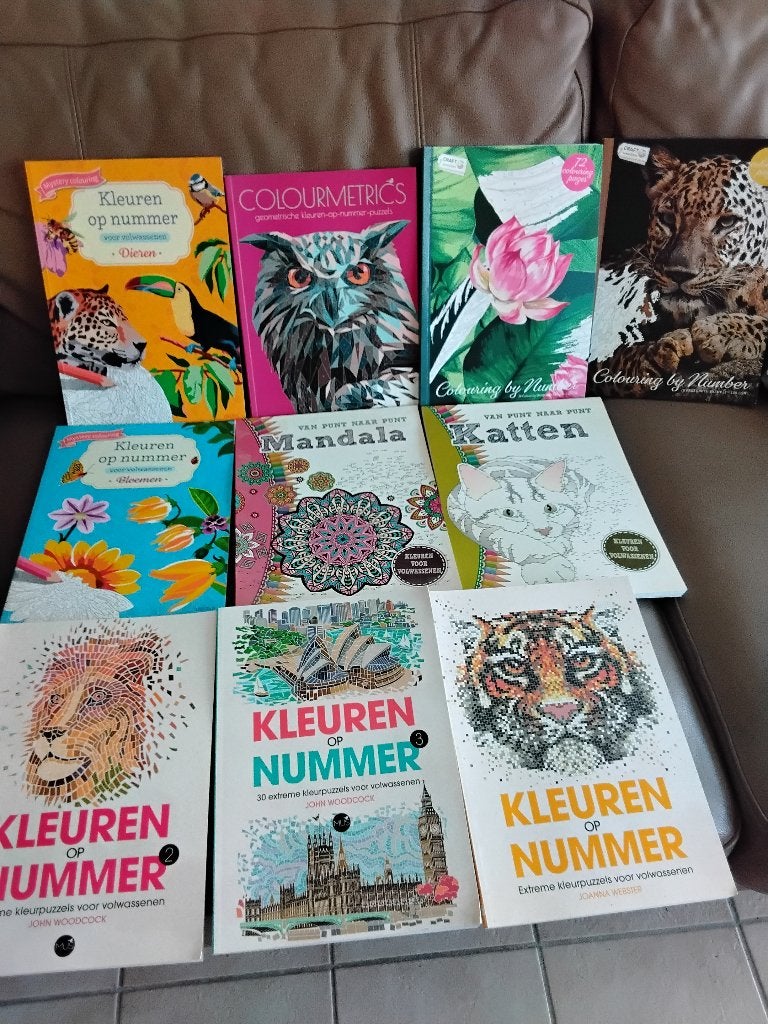 Kleurboeken kleuren op nr  10 stuks 5 euro, Hobby en Vrije tijd, Tekenen, Ophalen, Zo goed als nieuw