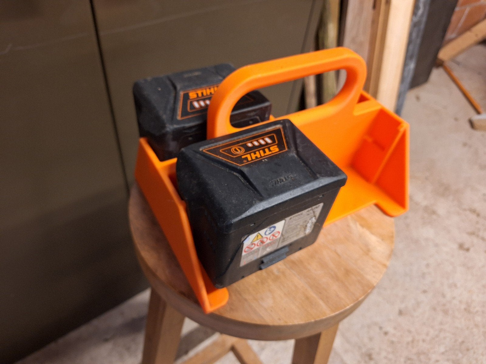 Stihl AK 2 accu's, oplader, accuhouder, Ophalen, Gebruikt, Accu, Stihl