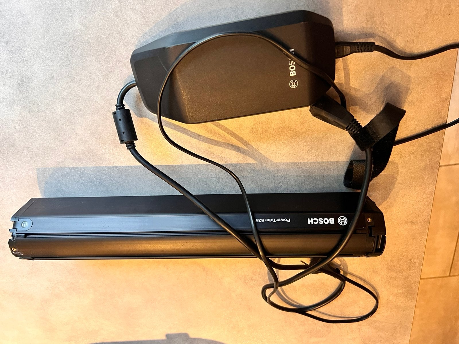 batterie vélo électrique Bosch PowerTube 625 Wh et chargeur, Vélos & Vélomoteurs, Comme neuf