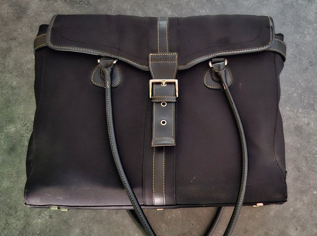 Stijlvolle & Praktische Targus Dames Laptoptas (ZGAN), Ophalen, 15 inch, Gevoerd laptopvak, Zo goed als nieuw