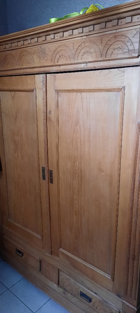 Oude antieken Hallkast, Ophalen