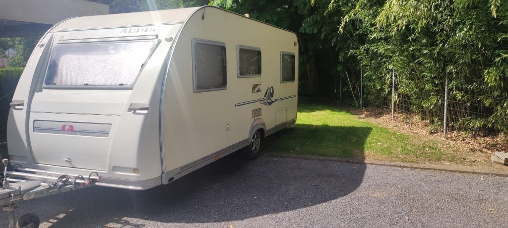 Caravane, Caravanes & Camping, Caravanes, Jusqu'à 4, 6 à 7 mètres, 1250 - 1500 kg, Banquette en rond