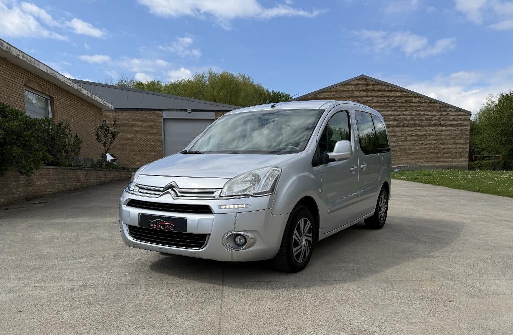 Citroën Berlingo 1.6i Benzine ** 1e Eigen. ** GAR 12M, Auto's, Voorwielaandrijving, Euro 5, Zwart, 4 cilinders