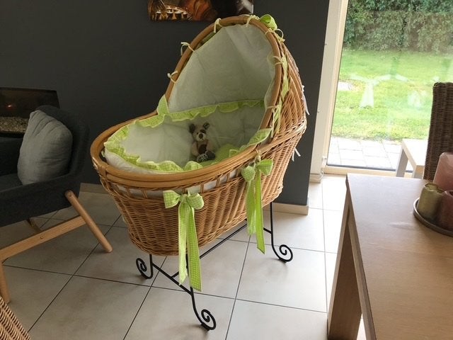 Prachtige klassieke rieten babywieg met onderstel, Ophalen, Zo goed als nieuw, Wieg