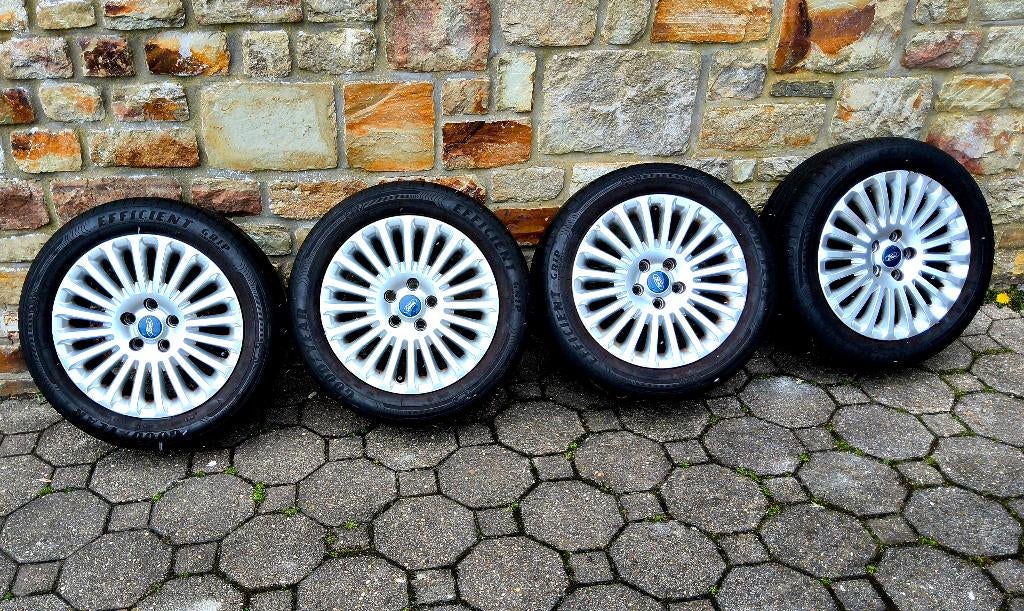 Pneus été 205/55-16 avec jantes alu Ford, Autos : Pièces & Accessoires, Pneus et Jantes, 16 pouces, Pneus été, 205 mm