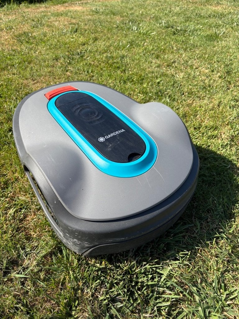 Gardena Sileno life 1000 Robotmaaier met afdak, Ophalen, Bestuurbaar via app, Zo goed als nieuw, 20 tot 25 cm