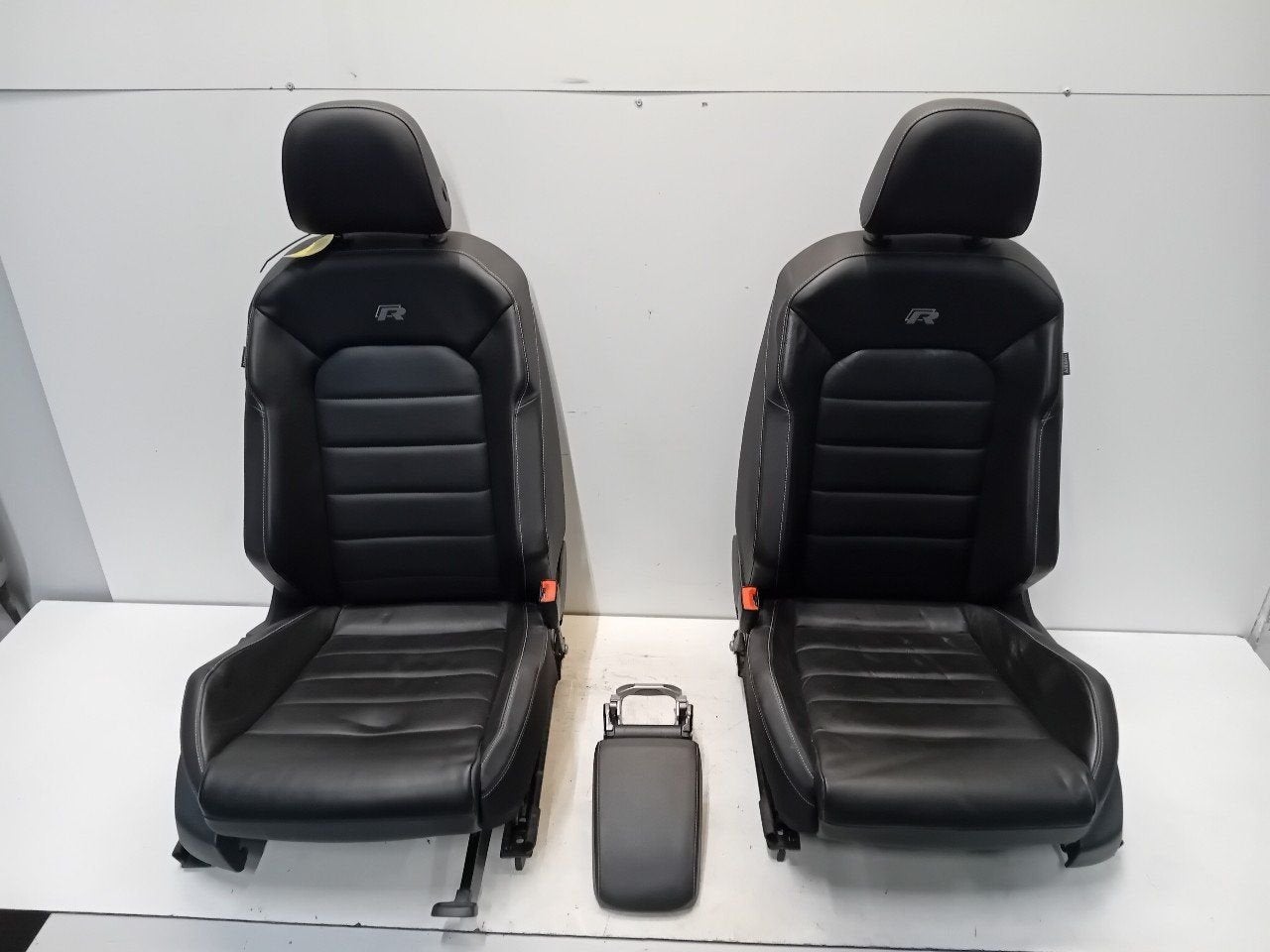 Interieur Volkswagen Golf, Onderdelen@venauto.nl, Van der Ven Autorecycling B.V., Ettenseweg 76, 4706 PB Roosendaal, The Netherlands