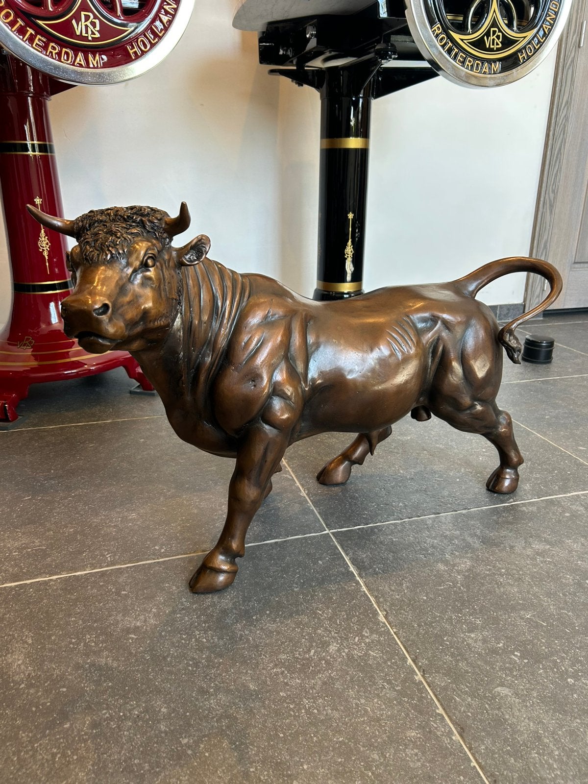 Prachtige mooie grote bronzen stier 84cm lang, Ophalen, Brons