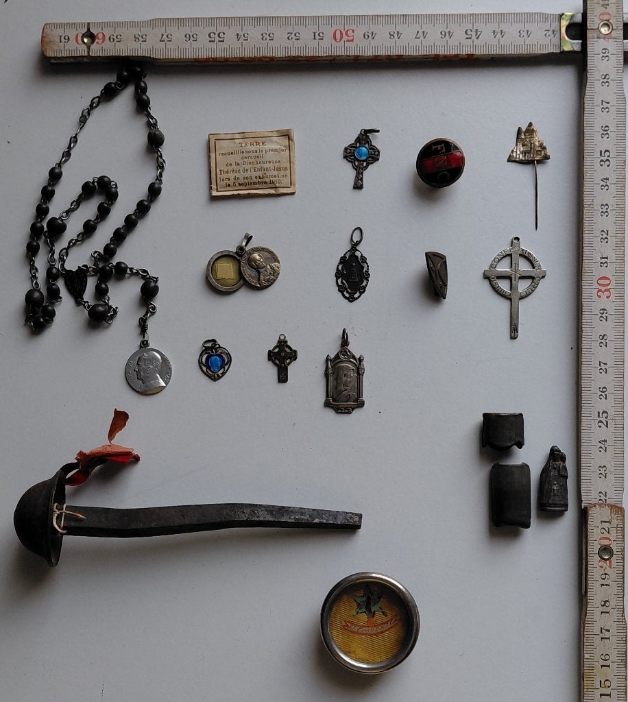 Lot de reliques et objets religieux, Enlèvement ou Envoi