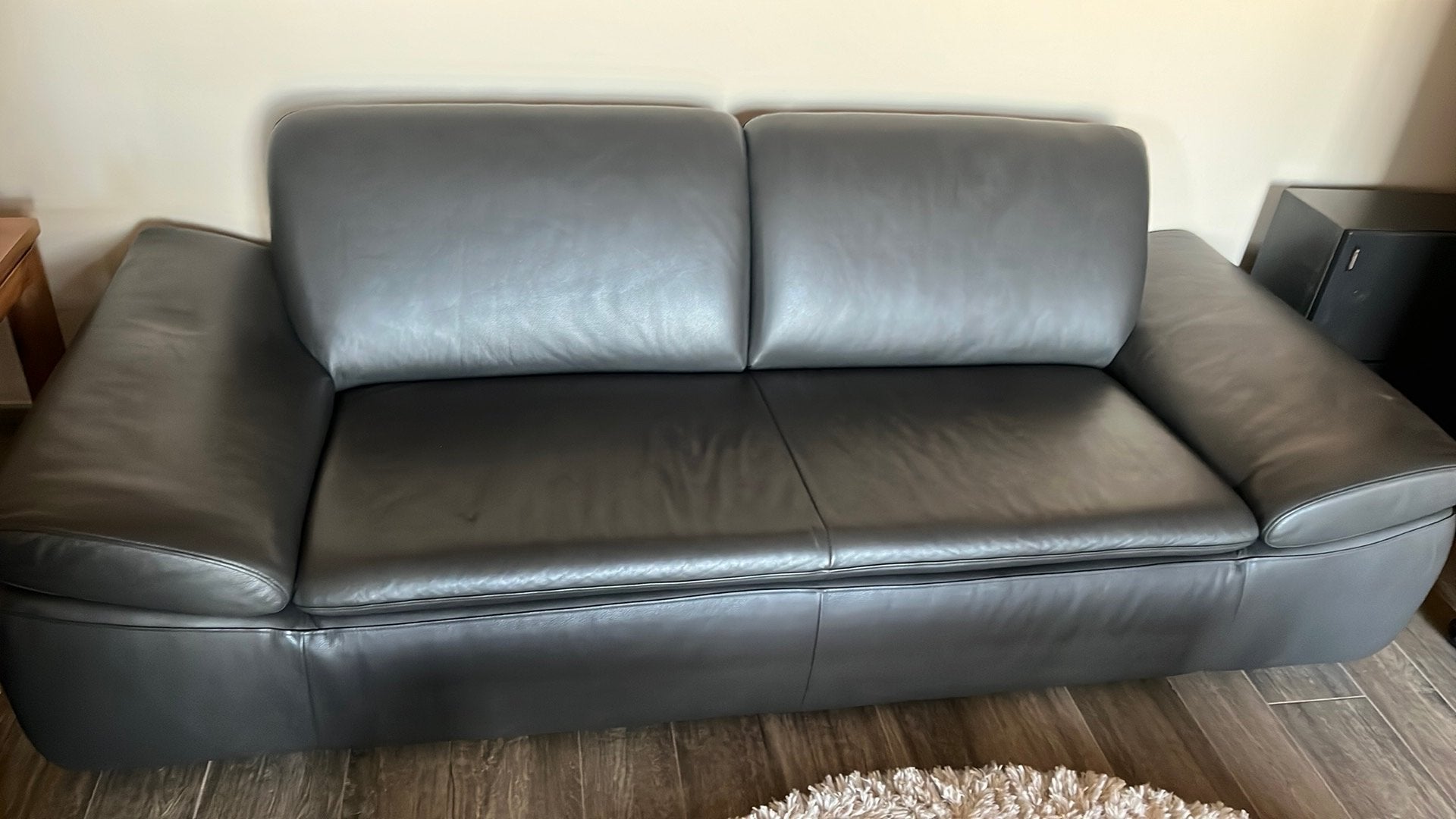 Grijze lederen 3 zit, Hedendaags. Sobere look, 200 à 250 cm, Banc droit, Comme neuf