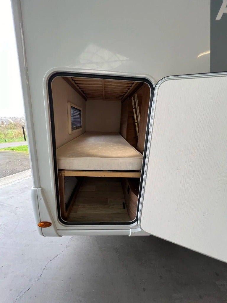 Pilote C 690 S, Caravanes & Camping, Camping-cars, Siège de train, Auvent, Boîte manuelle, Jusqu'à 6