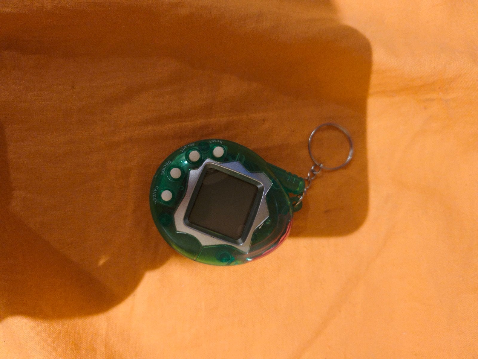 Tamagotchi vert avec pile, Enfants & Bébés, Jouets | Autre, Enlèvement ou Envoi, Neuf, Garçon ou Fille