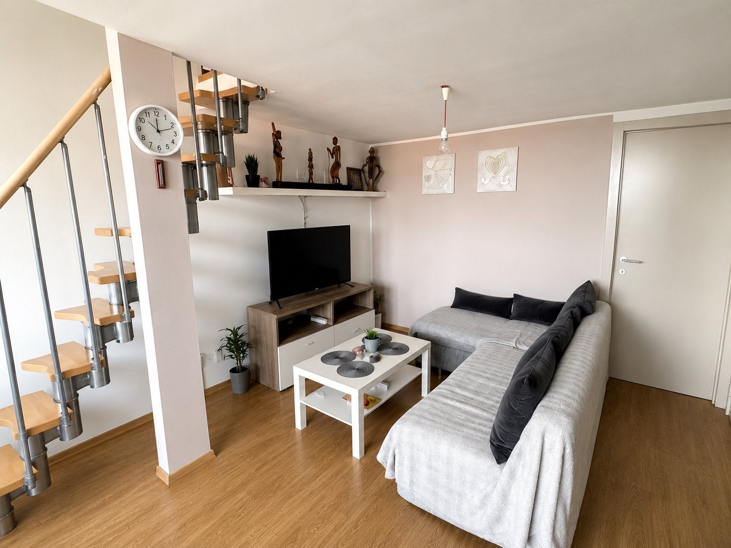 Instapklaar duplex-appartement met airco nabij Antw-Centraal, Immo, 35 tot 50 m², Antwerpen (stad)