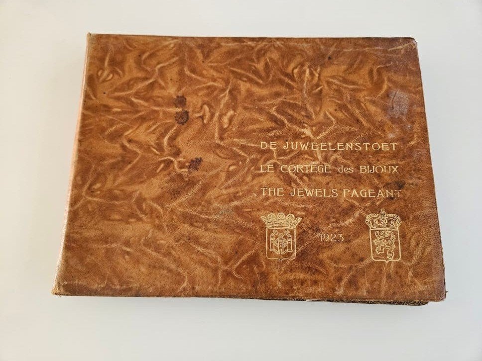 Zeldzaam verzamelboek uit 1923 – De Juweelenstoet, Ophalen of Verzenden