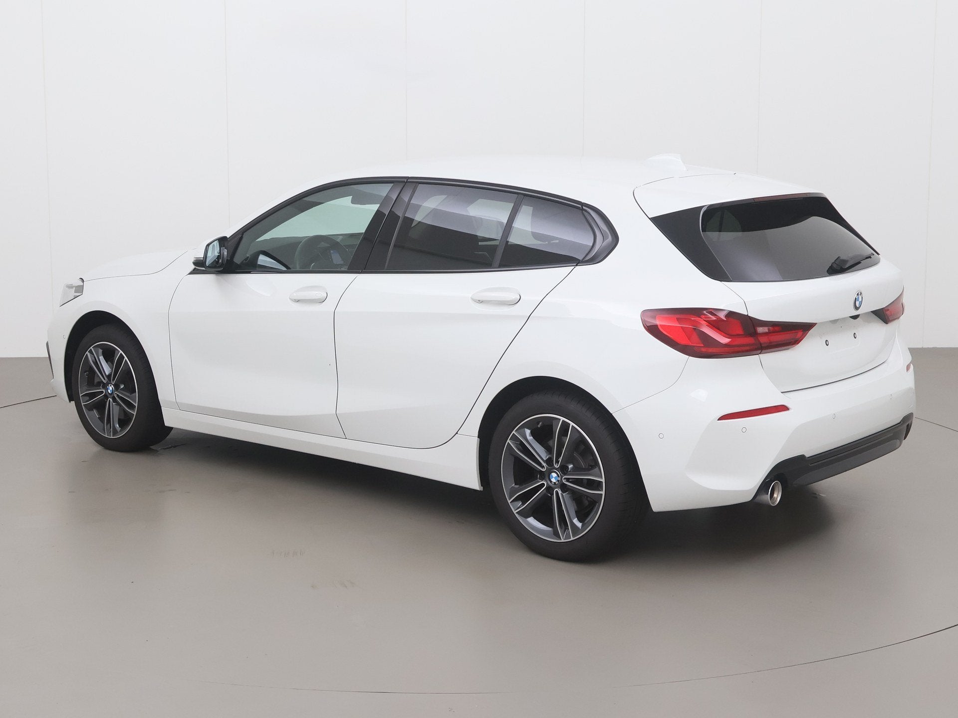 BMW 1 HATCH 118ia 136 AT, Auto's, BMW, Automaat, Overige modellen, Wit, Bedrijf