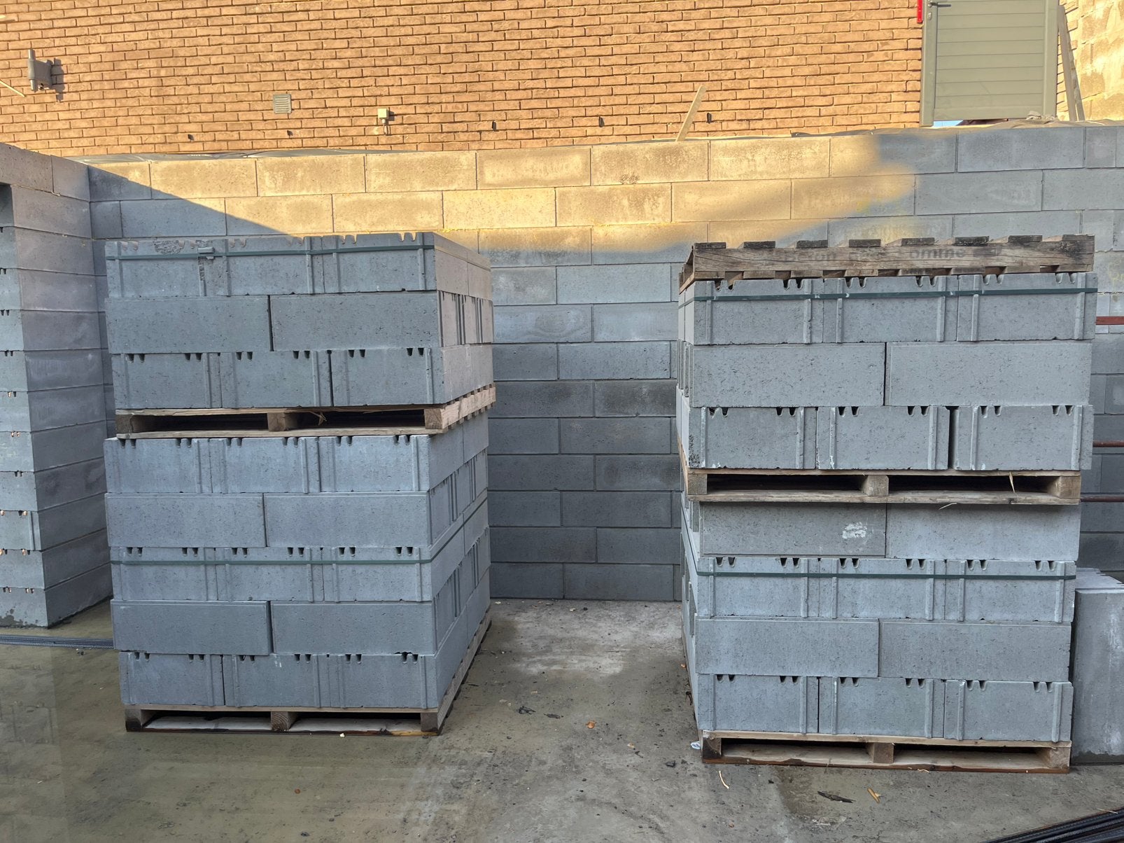 Bloc Stepoc 40cm, Doe-het-zelf en Bouw, Kratten en Dozen, Ophalen, Zo goed als nieuw