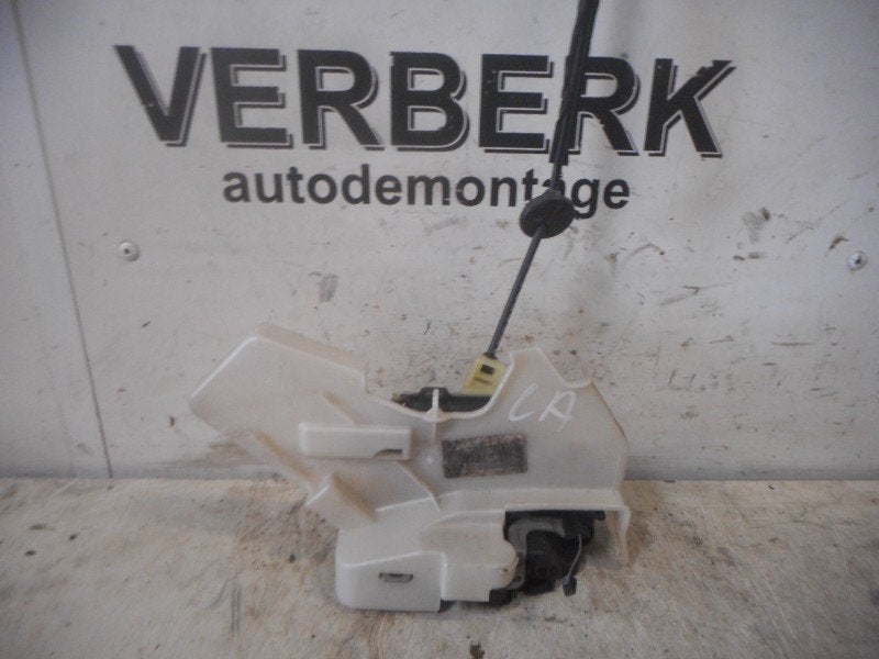 PORTIERSLOT LINKS ACHTER Volkswagen Polo IV (9N1 / 2/3), Gebruikt, Volkswagen, Volkswagen AG, Kundenbetreuung@volkswagen.de