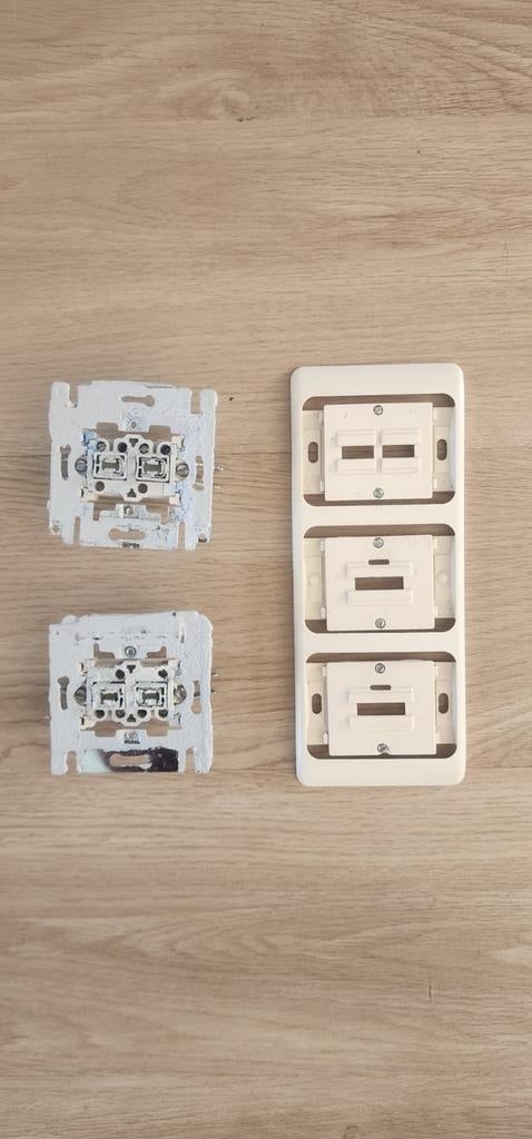 Niko afdekplaat + 2 schakelaars, Doe-het-zelf en Bouw, Ophalen of Verzenden