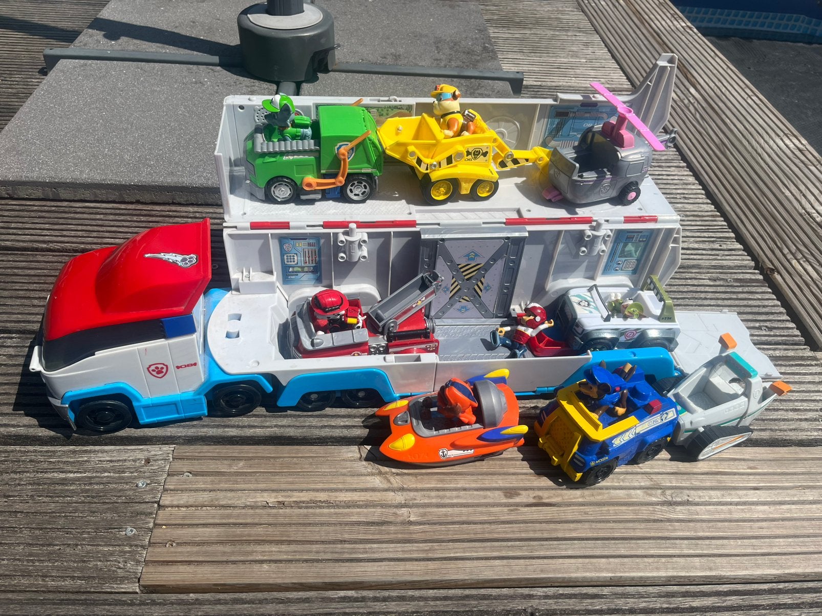 Paw Patrol bus + auto’s met pup, Kinderen en Baby's, Speelgoed | Racebanen, Ophalen, Zo goed als nieuw