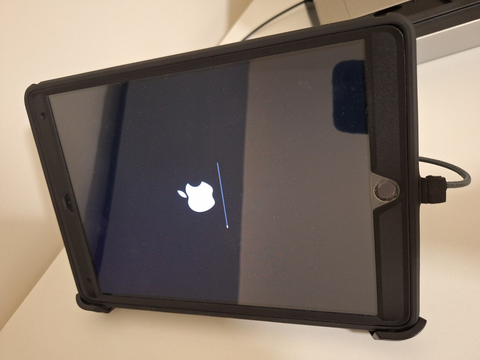 Apple iPad Pro 10,5" 256GB + otterbox hoes/standaard, Computers en Software, Tablet-hoezen, 11 inch, Bescherming voor- en achterkant