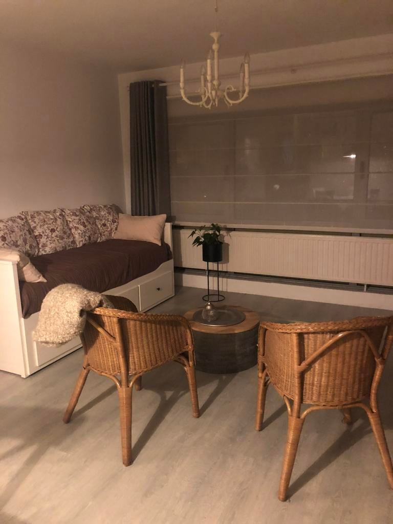 Hemnes bed ikea met deco kussens, Huis en Inrichting, Slaapkamer | Bedden, Ophalen, Zo goed als nieuw