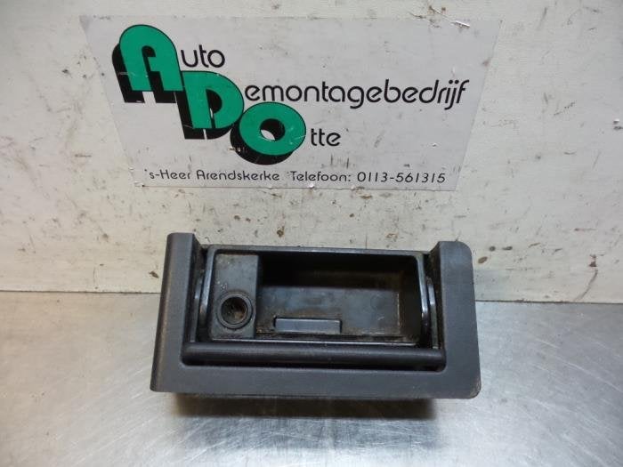 Cendrier avant d'un BMW 3-Serie (3-Serie 90-), -, 3 mois de garantie, Utilisé, -