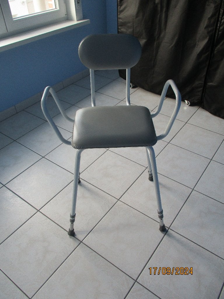Douchestoel, Huis en Inrichting, Ophalen, Minder dan 50 cm, Overige typen, Zo goed als nieuw